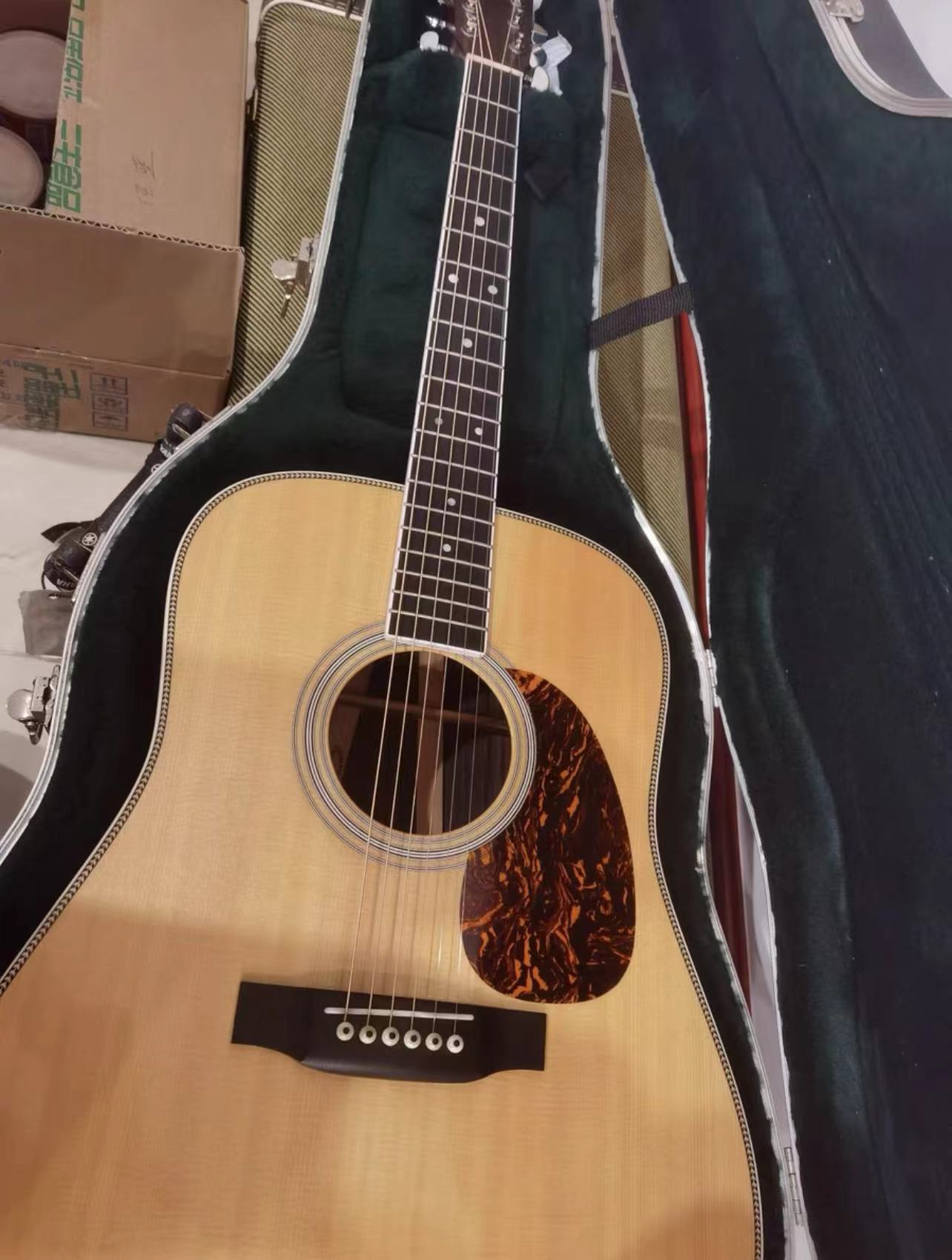 The Martin Dreadnought Junior: A Compact Acoustic Guitar with a Big Sound